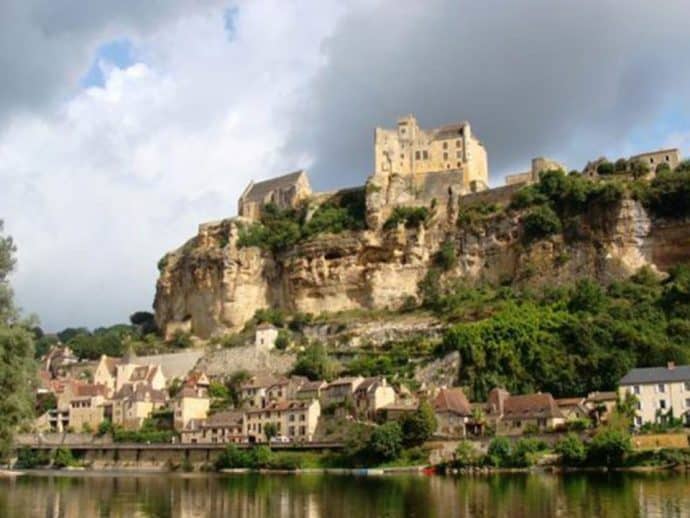 Château de Beynac dominant la vallée de la Dordogne