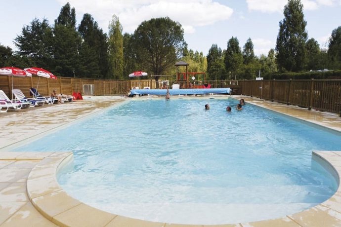 Piscine chauffée du camping en Dordogne
