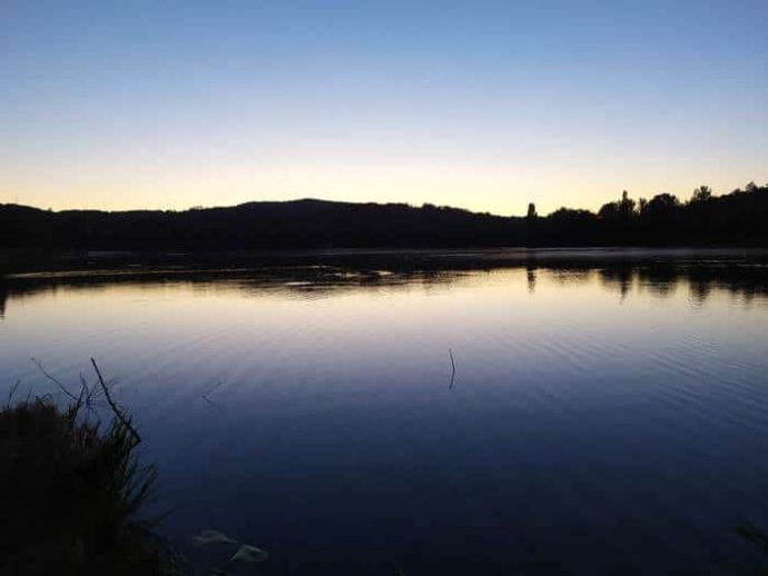 Le Lac de Groléjac en Dordogne proche de Sarlat le soir