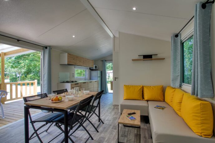 Salon dans Camping du Lac de Grolejac