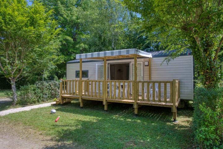 Vue Extérieure du très grand mobilhome Bahia en Dordogne