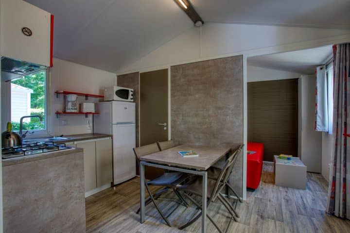 Photo de l'espace salon du mobil-home Bermudes Camping Sarlat