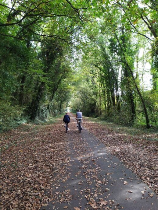Vélos sur la piste cyclable de Sarlat à Grolejac