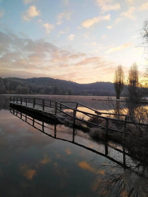 Ponton sur le lac de grolejac