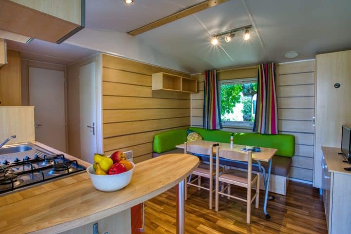 Photo du coin repas dans Camping Dordogne