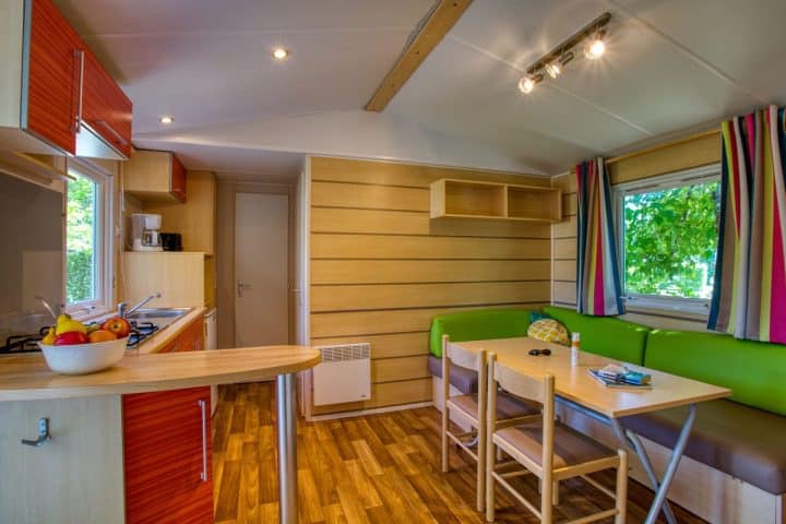 Bel espace lumineux Mobilhome Super Mercure en Dordogne
