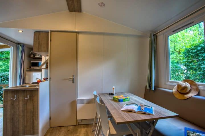 Photo du séjour du mobil-home Super Vénus dans camping avec piscine chauffée