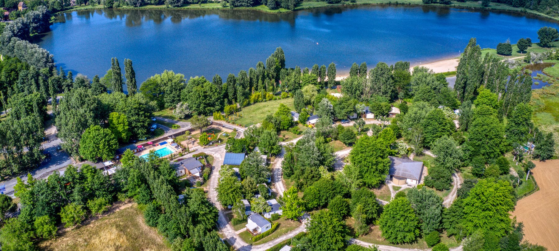 Image du Camping du Lac de Grolejac en Dordogne avec son lac