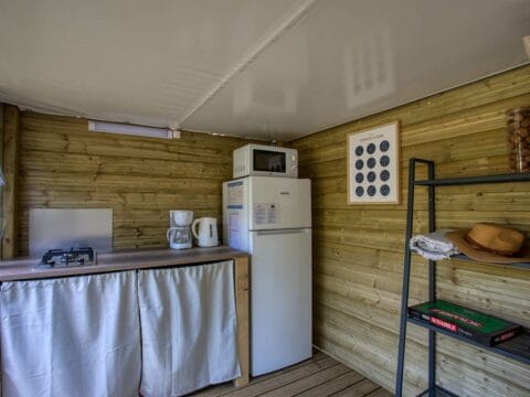 Cuisine équipée dans un camping familial 3 étoiles en Dordogne