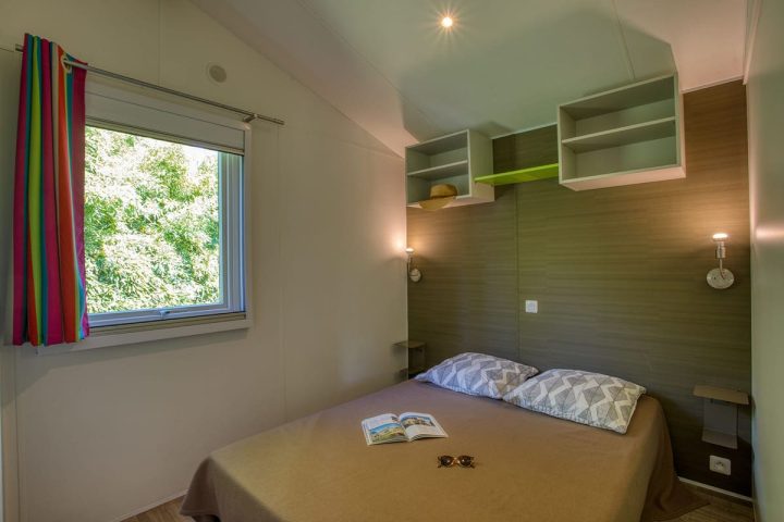 Photo de la chambre parentale du mobil-home Nirvana