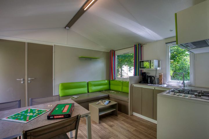 Photo du salon familial du mobil-home Nirvana