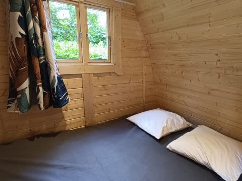 Chambre parentale dans cabane POD dans camping insolite en dordogne