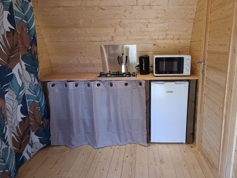 Coin cuisine du POD dans Camping familial 3 étoiles en Dordogne