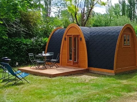 Vue extérieure du POD dans Camping en Perigord Noir