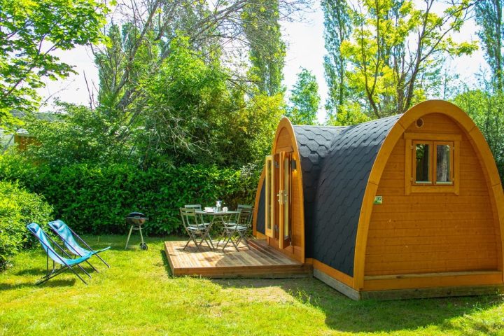 Vue de la terrasse du POD en camping dordogne