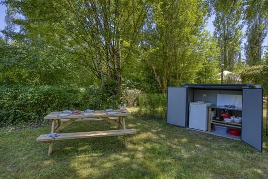 Emplacement tout confort Privilège au Camping Dordogne