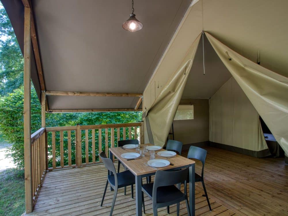 Lodge-Wood-Vue-Terrasse-Camping-Dordogne