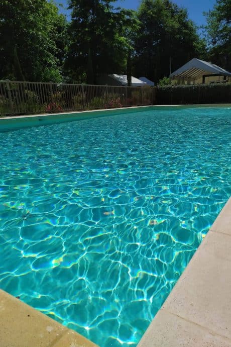 Piscine chauffée au Camping du Lac