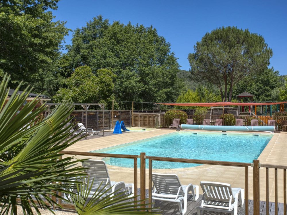 Piscine-Vue-Globale-Camping-Sarlat