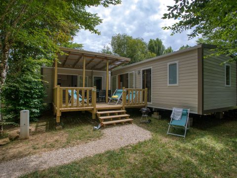 Vue extérieure des 2 entités du Mobil-Home Tribu en Camping Dordogne