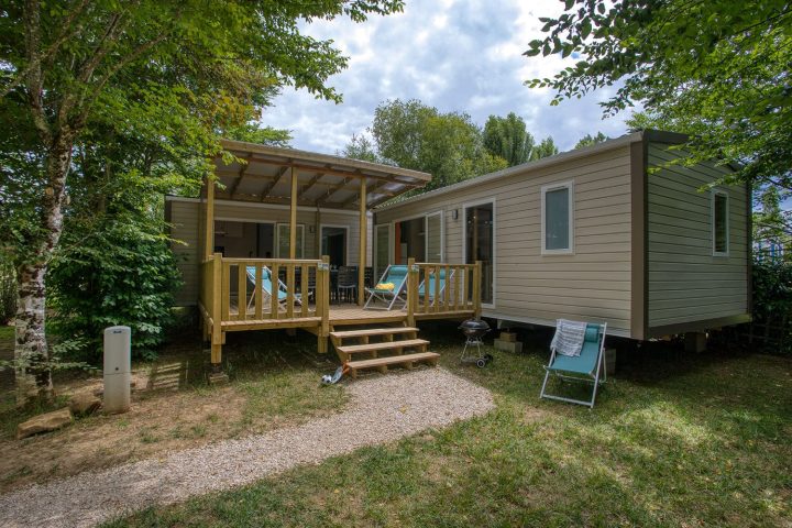 Vue extérieure des 2 entités du Mobil-Home Tribu en Camping Dordogne