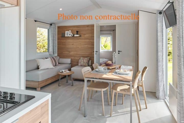 Salon confortable du mobil-home Bahia pour une famille de 5 personnes